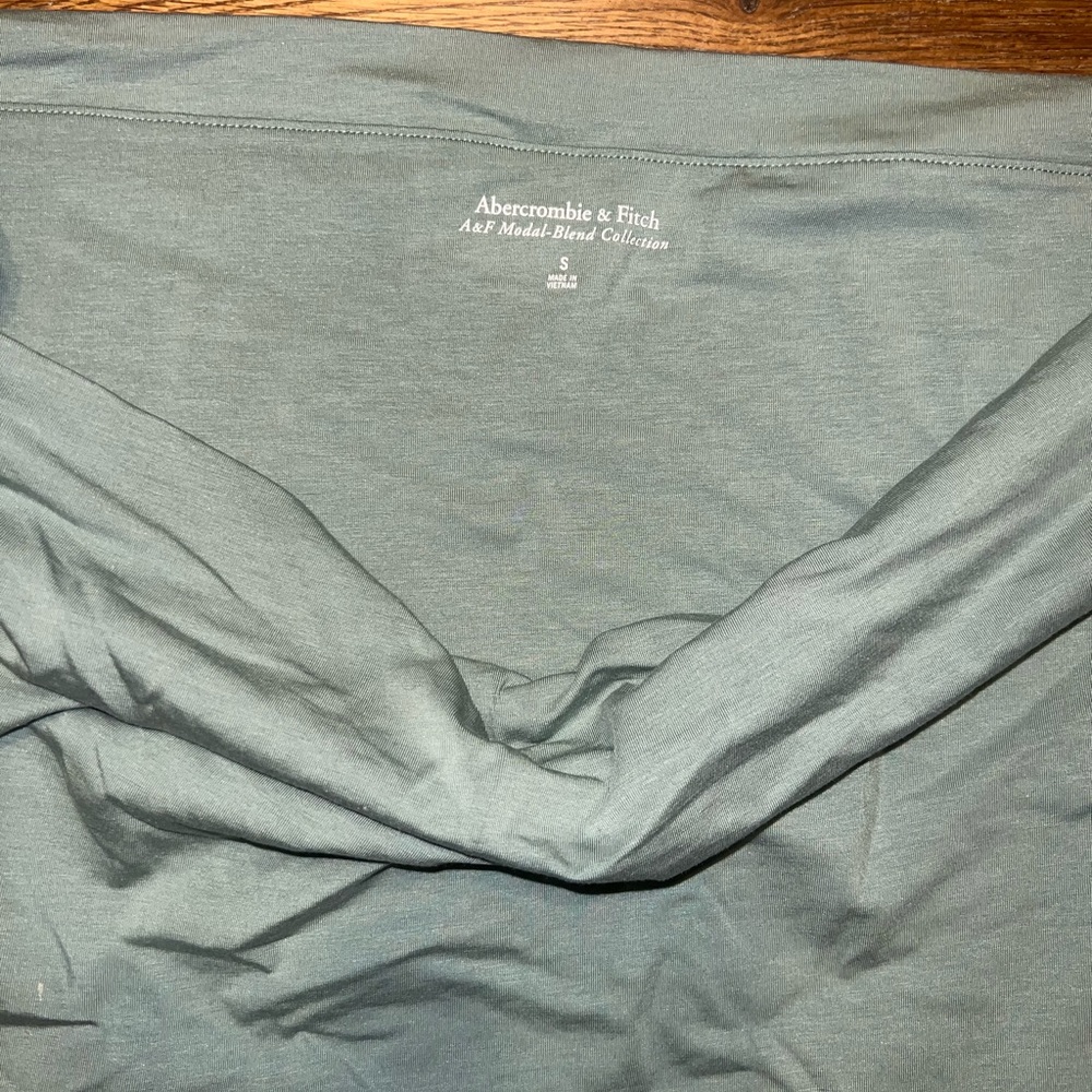 Abercrombie Ruched Off-the-Shoulder Top - Picture 4 of 6